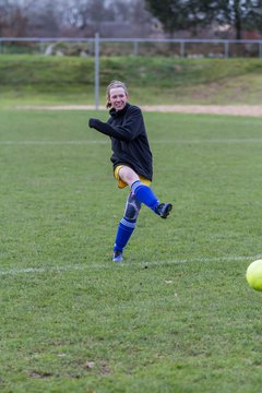 Bild 29 - B-Juniorinnen TSV Gnutz o.W. - SV Henstedt Ulzburg II : Ergebnis: ca. 5:0